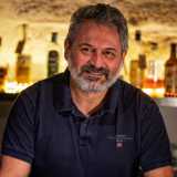 Al bancone c'� il 48enne Vito Lisco, fondatore dell�azienda assieme alla 45enne moglie Claudia